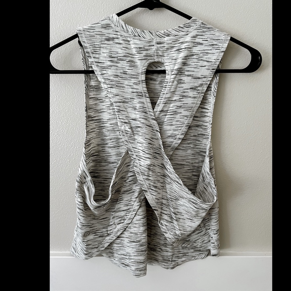 Rare Lululemon Lightweight Tank, Size 6